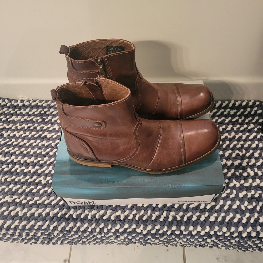 Elegant Brown Leather Men's Boots - Picture 3 of 5
